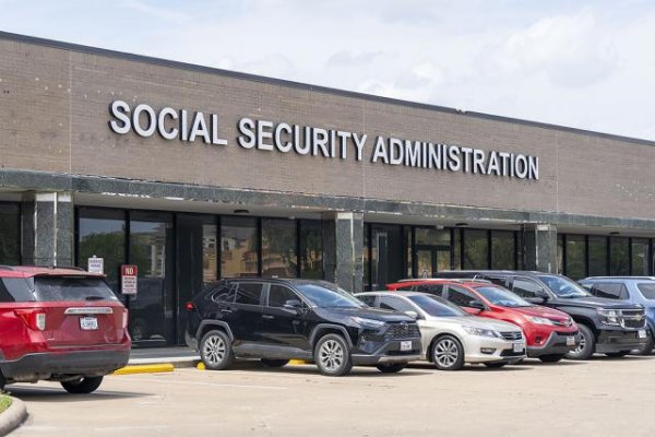 亿策略 就怕特朗普闹“幺蛾子”：美国人纷纷提前申领退休金！