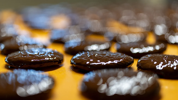 翼牛网 超市八月开始推圣诞季节食品，多数人对此表示反感